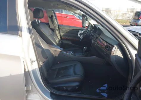 2011 BMW 328I xDrive z USA, uszkodzony, nr VIN WBAPK5C50BF126465